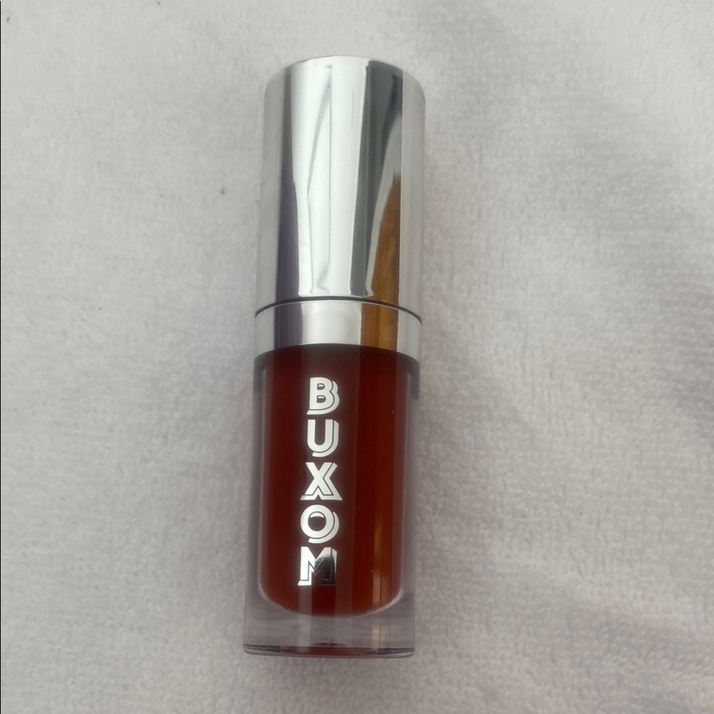 Buxom Bold full-on plumping lip oil in Moscow mule
